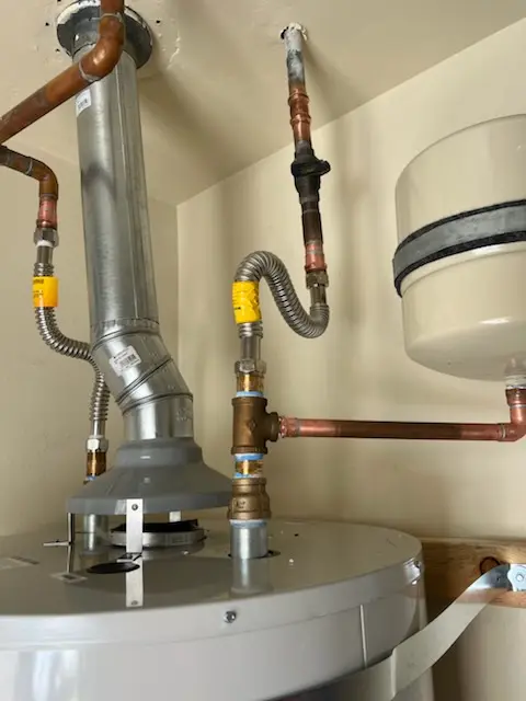 Water heater installation and plumbing repair in Irving Park
